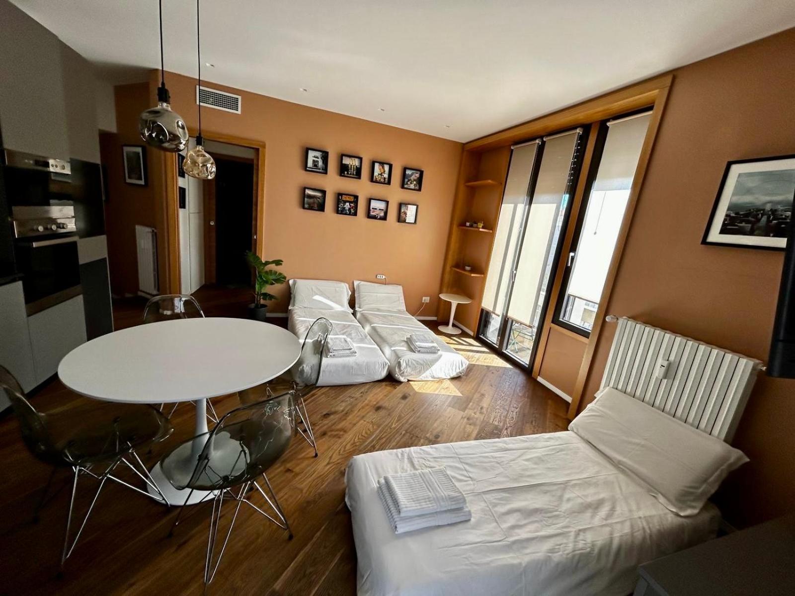 The Visionary Home - Navigli Area Milan Bagian luar foto